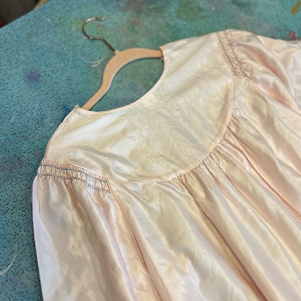 Dainty Sweet Vintage Nightgown - Picture 11 of 13